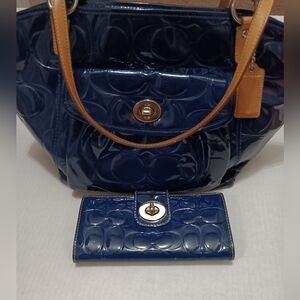 COACH Embossed Leah Navy  Patent Leather Tote F14663 With Matching Wallet EUC